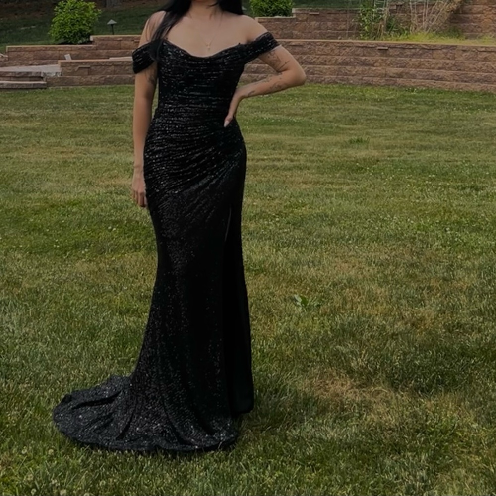 BLACK SEQUIN GOWN SIZE 0-2